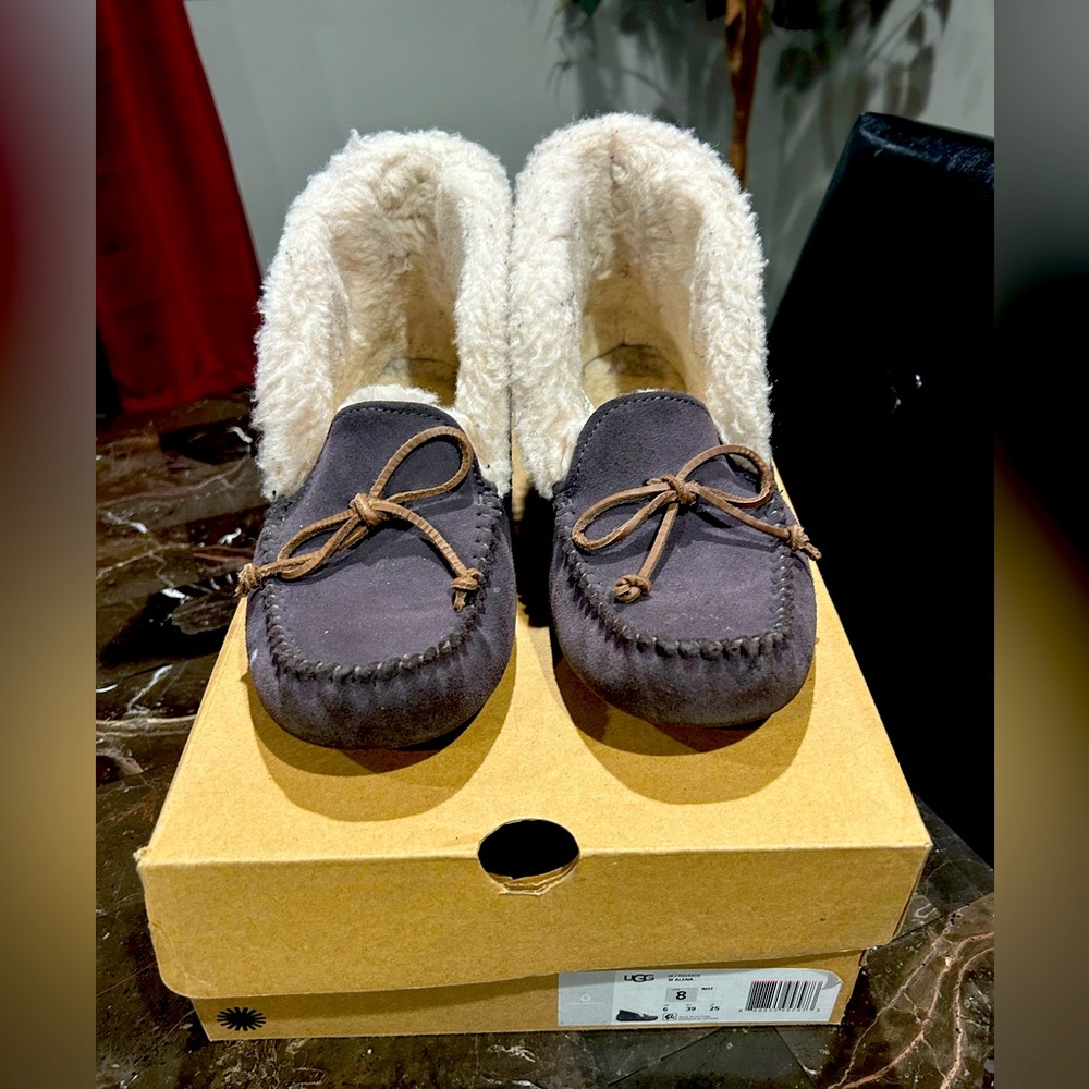 UGG Alena Women Slippers in Gray!